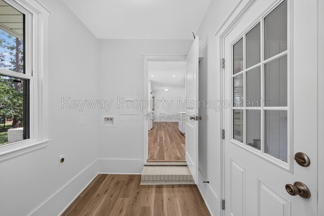 Building Photo - 3007 Stratford Dr
