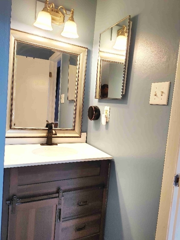 Building Photo - 217 Village Ln