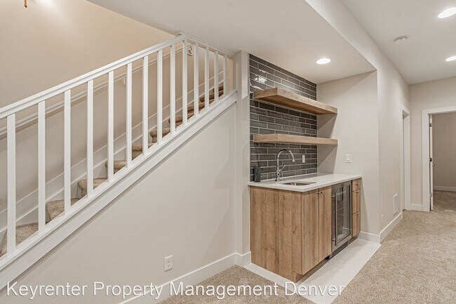 Building Photo - 4 br, 3.5 bath House - 2570 South Cherokee...