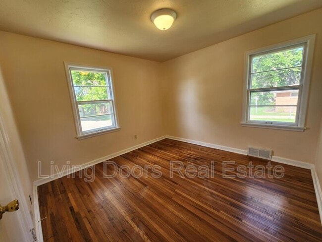 Building Photo - 2201 N 65th St