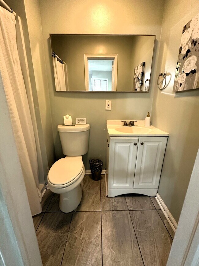 Building Photo - Beautifully Updated Decatur Home with Spacious Backyard! Move-In Special: Get approved and move i...