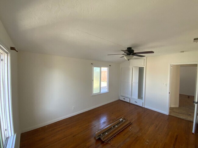 Building Photo - 981 Calle Miramar
