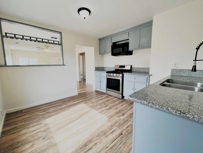 Building Photo - Beautiful 4 Bedroom 2 Bath