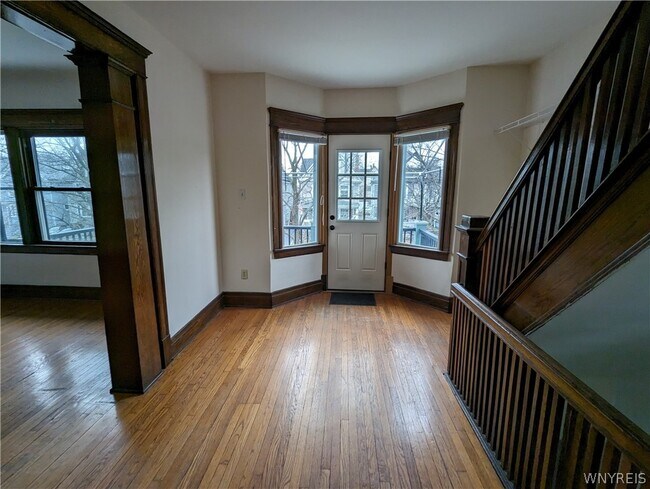 Building Photo - 37 Manchester Pl
