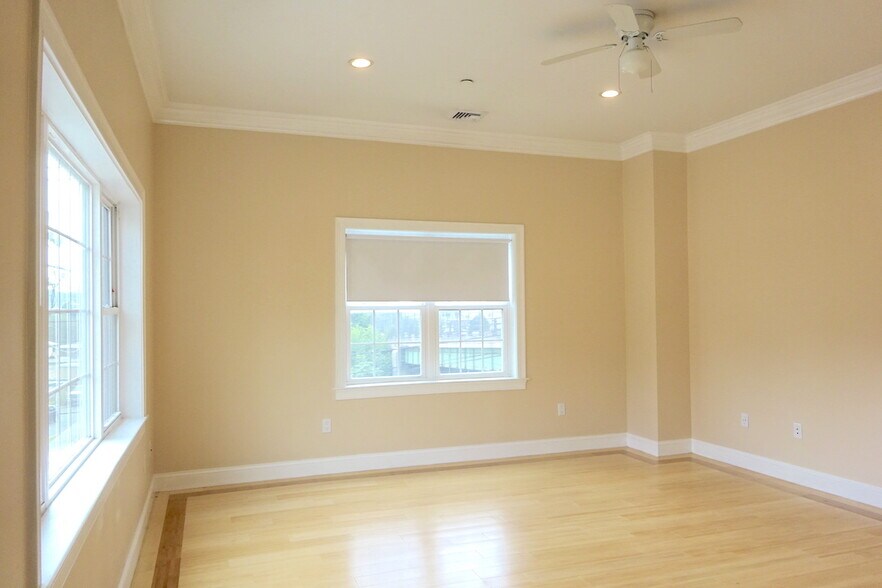 Building Photo - 473 Revere Beach Pky