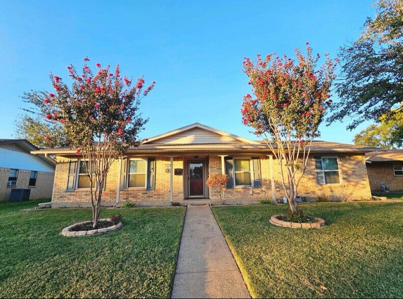 Primary Photo - 1609 San Antonio Ln