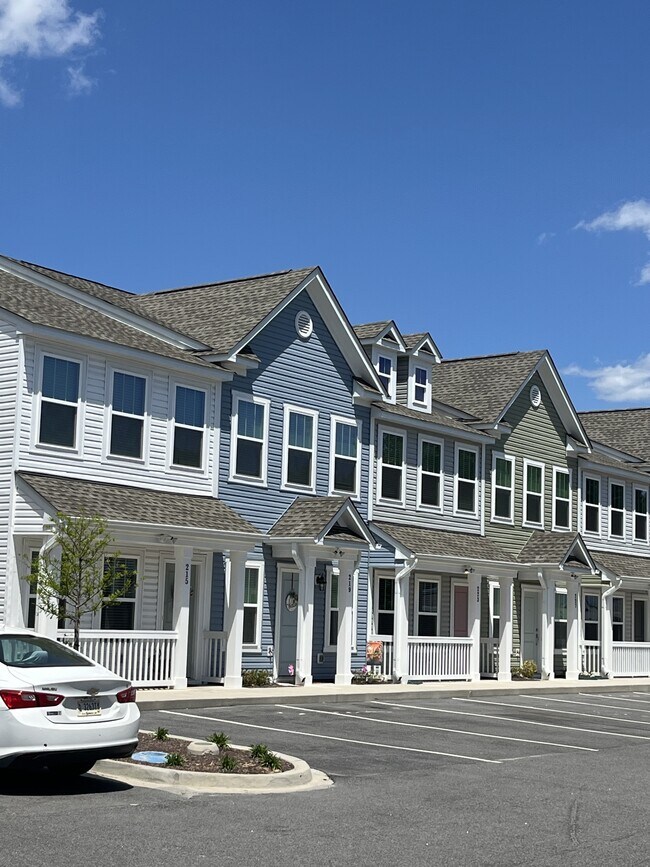 Building Photo - 230 1st St