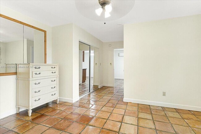 Building Photo - 4421 SW 73rd Terrace