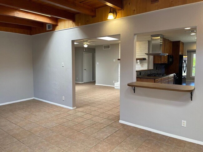 Building Photo - Single Family Home
