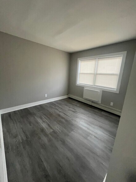 Building Photo - 394 Park Ave