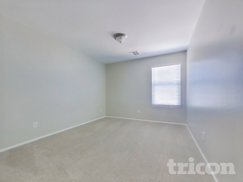 Building Photo - 23670 W Levi Dr