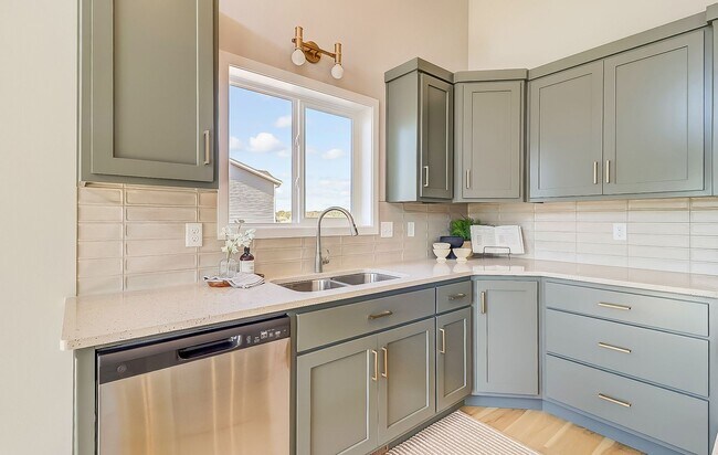 Building Photo - 3 Bed 2 Bath Single Family Home