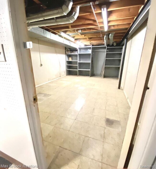 Building Photo - 885 N Old Woodward Ave