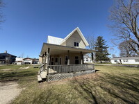 Building Photo - Howard City Multi-level 2BR
