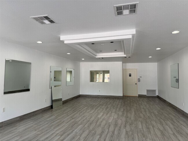 Building Photo - 7424 Lindencrest St