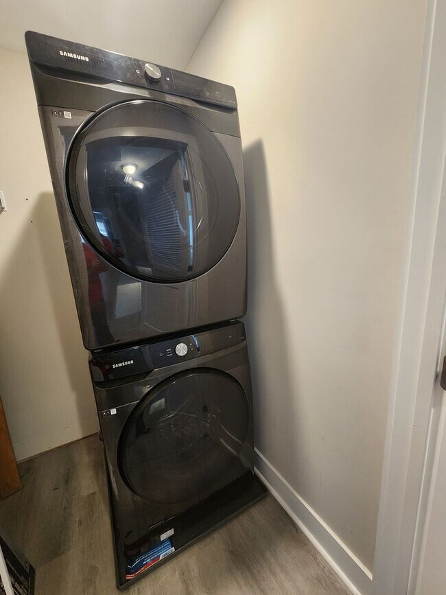 Building Photo - RENT SPECIAL!!!!!  Weaverville Rental