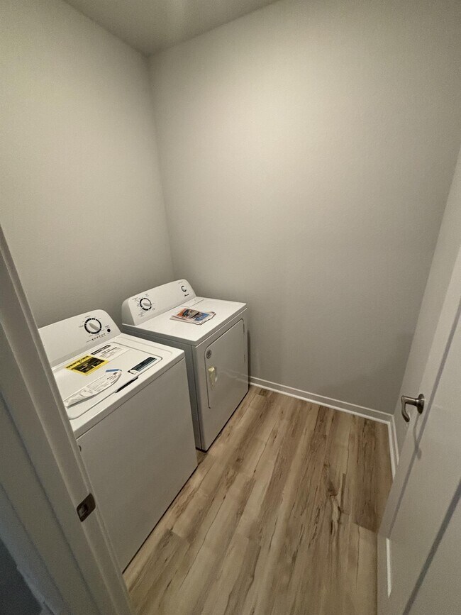 Building Photo - 549 Calvin Ln