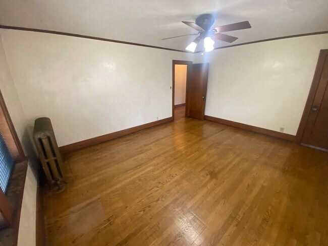 Building Photo - Massive 4 Bedroom, 2 Bath Brick Home