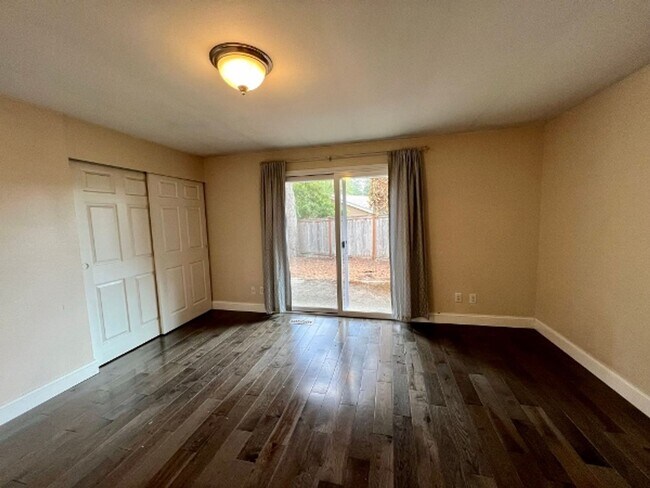 Building Photo - 7120 Sierra Dr SE