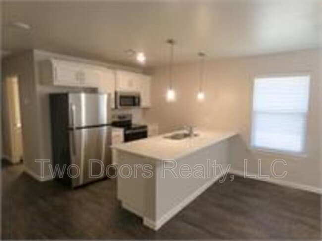 Building Photo - 411 Vail Cir