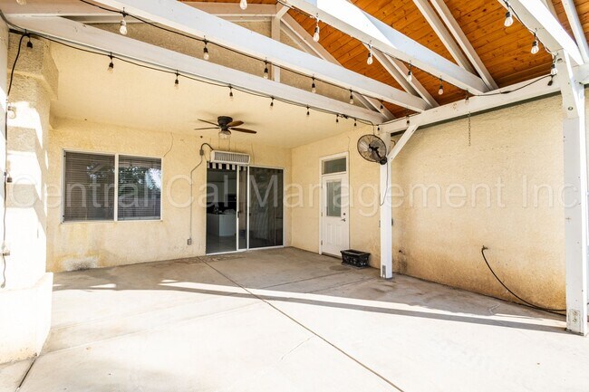 Building Photo - 4 Bedroom/3 Bath Home with Paid Solar - $3295 Per Month!