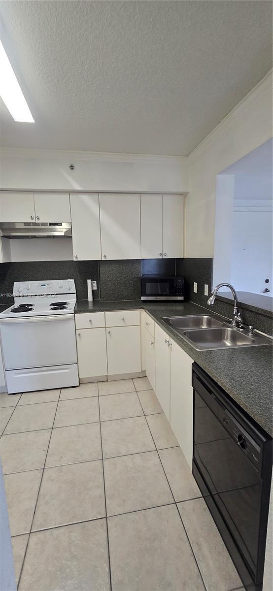Building Photo - 9300 Fontainebleau Blvd