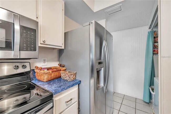 Building Photo - 425 Windrush Bay Dr