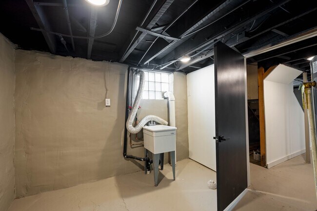 Building Photo - Start the New Year in a new home! This FULLY RENOVATED 3-bedroom in Penn Hills is ready and waiti...