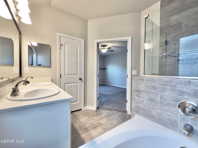 Building Photo - 13877 Paseo Perlas Dr