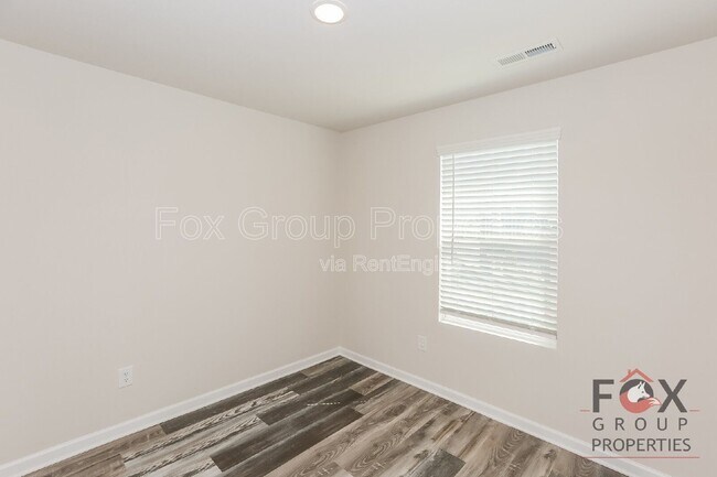 Building Photo - 104 Dogwood Vlg Trl
