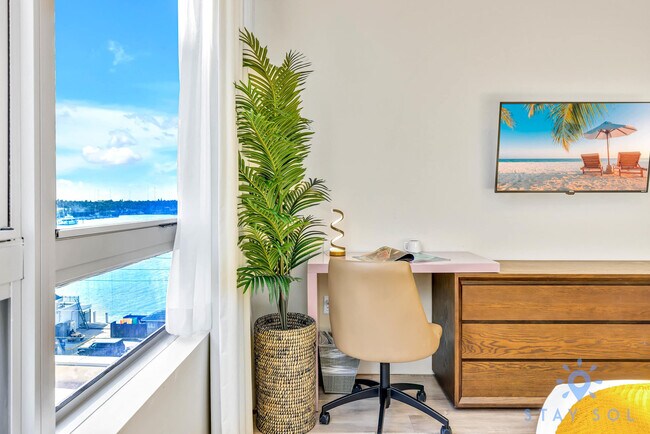 Building Photo - 777 N Ocean Dr