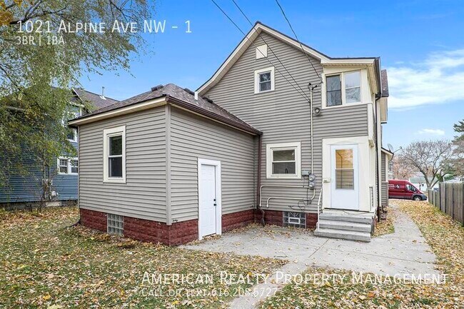 Building Photo - 1021 Alpine Ave NW