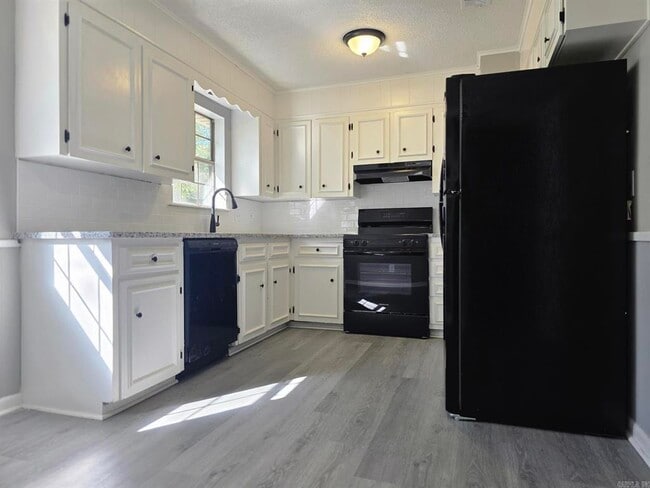 Building Photo - 216 Windhill Dr