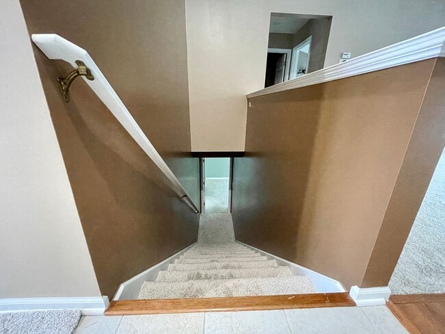 Building Photo - Spacious 4 Bedroom 3 Bathroom home