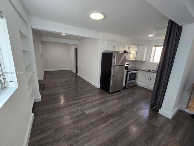 Building Photo - 1629 SW 6th St