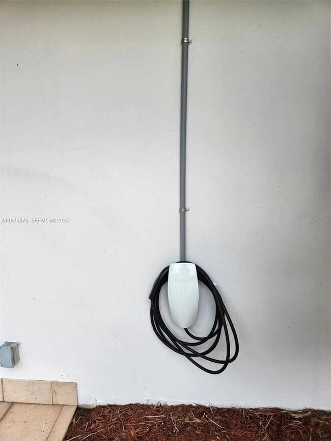 Building Photo - 10990 SW 57th St