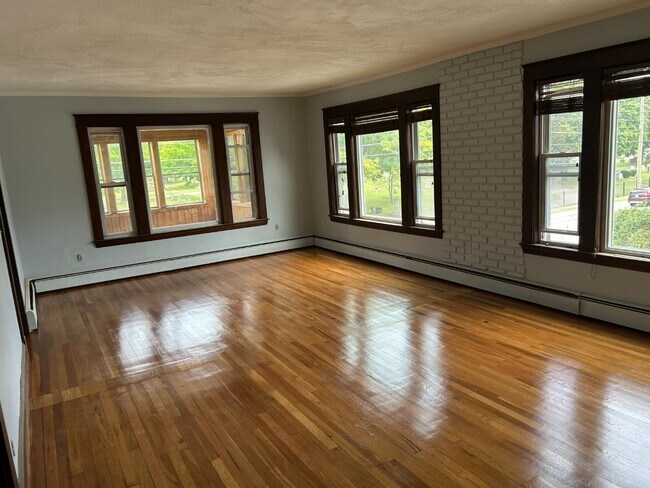 Building Photo - 130 Kinsley St