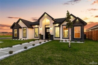 Building Photo - 19 Rabbit Run Ave