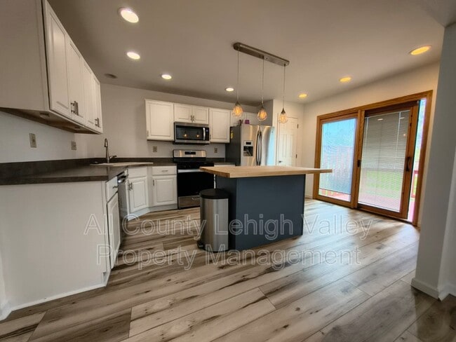 Building Photo - 2879 Hope Ridge Dr