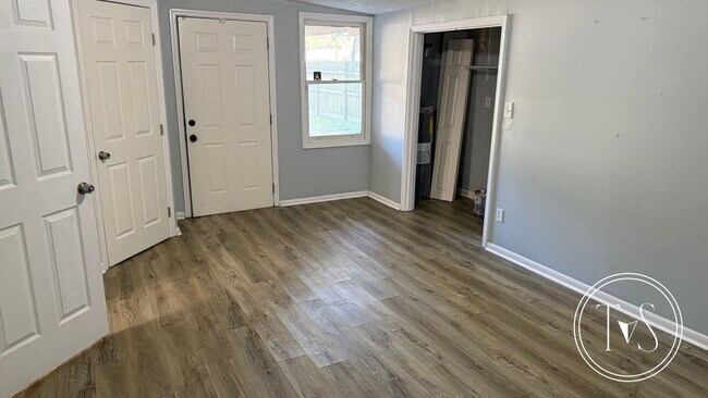 Building Photo - RATE DROP ALERT (was $2300/month)!