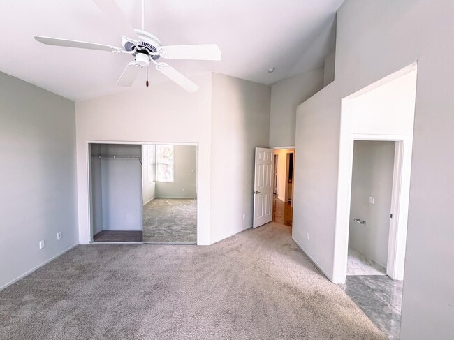 Building Photo - 8043 Shadowvale Dr