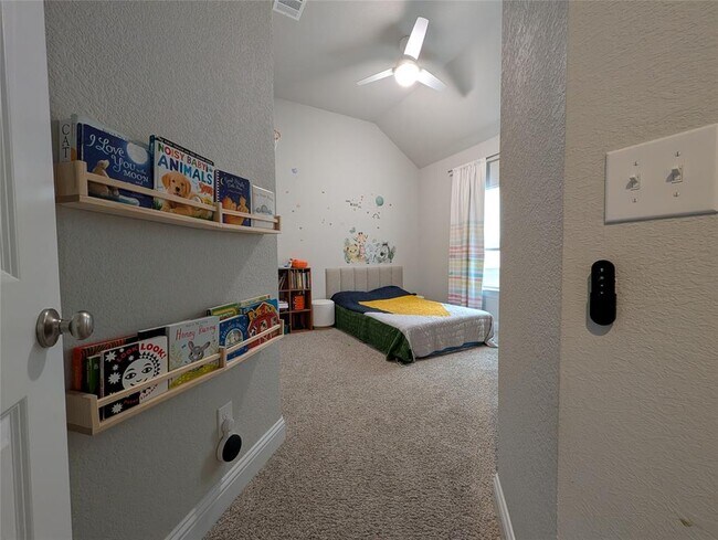 Building Photo - 125 Whistling Willow Dr