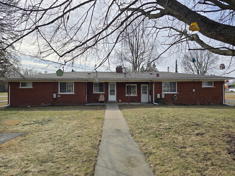 Building Photo - 935 E Huron River Dr