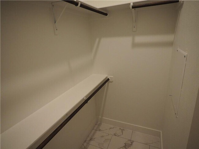 Building Photo - Modern 2 bed/2.5 bath Central Austin Home