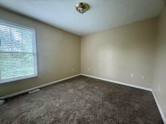 Building Photo - 2031 Edgewood Dr