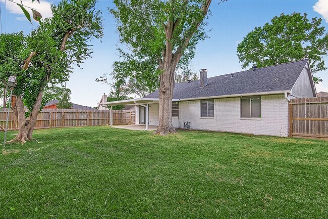 Building Photo - 16355 Sierra Grande Dr