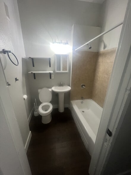 1st Bathroom - 3016 California Ave