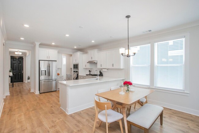 Building Photo - 170 Portico Pl