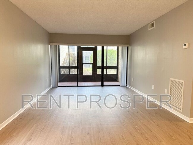 Building Photo - 3290 S Semoran Blvd