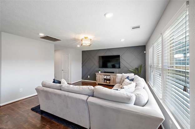 Building Photo - 15827 Copper Oak Ln